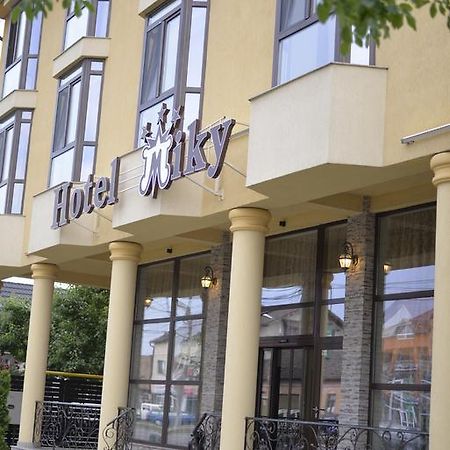Hotel Miky Арад Екстериор снимка
